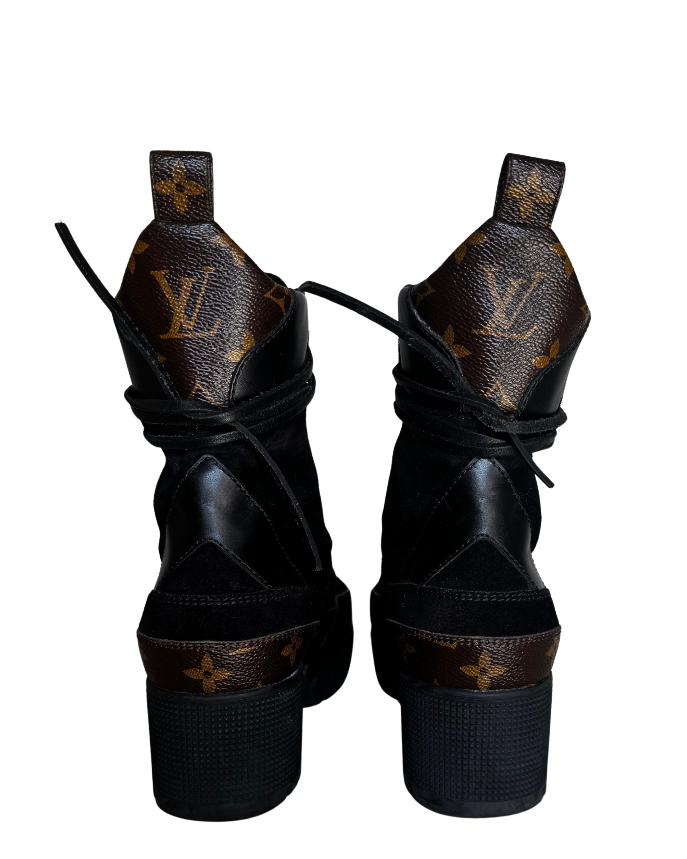Laureate Desert Boots Monogram Zwart