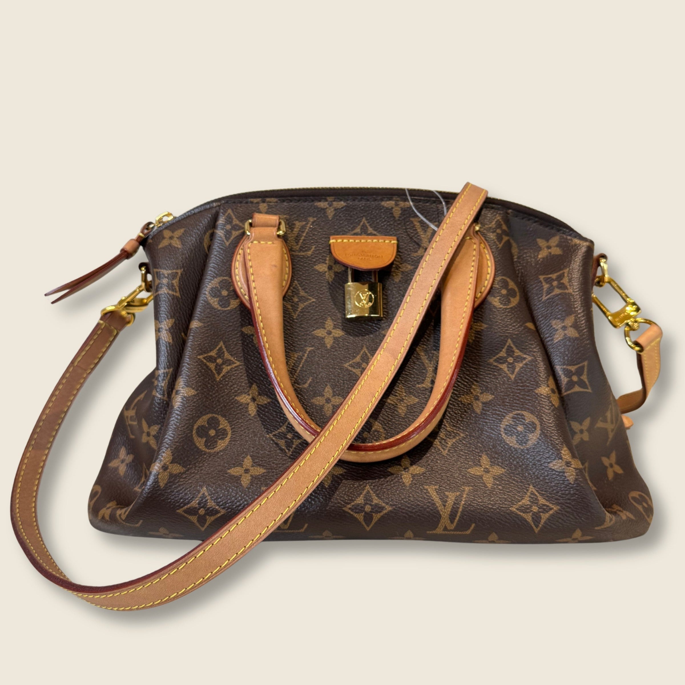 Louis Vuitton Rivoli Monogram Bag voorkant