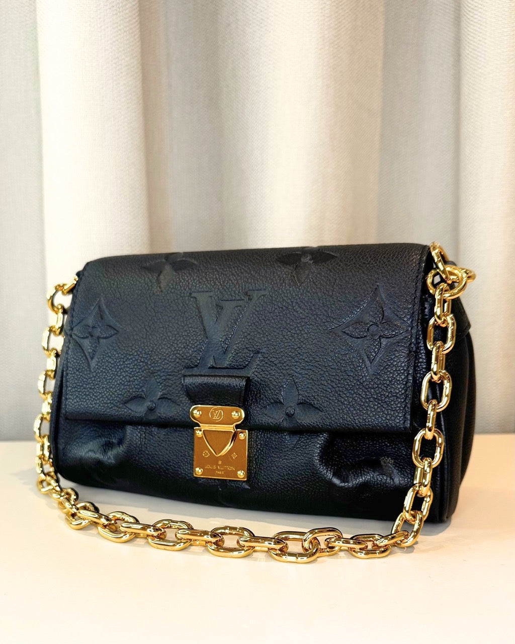 Louis Vuitton Favorite Schwarz