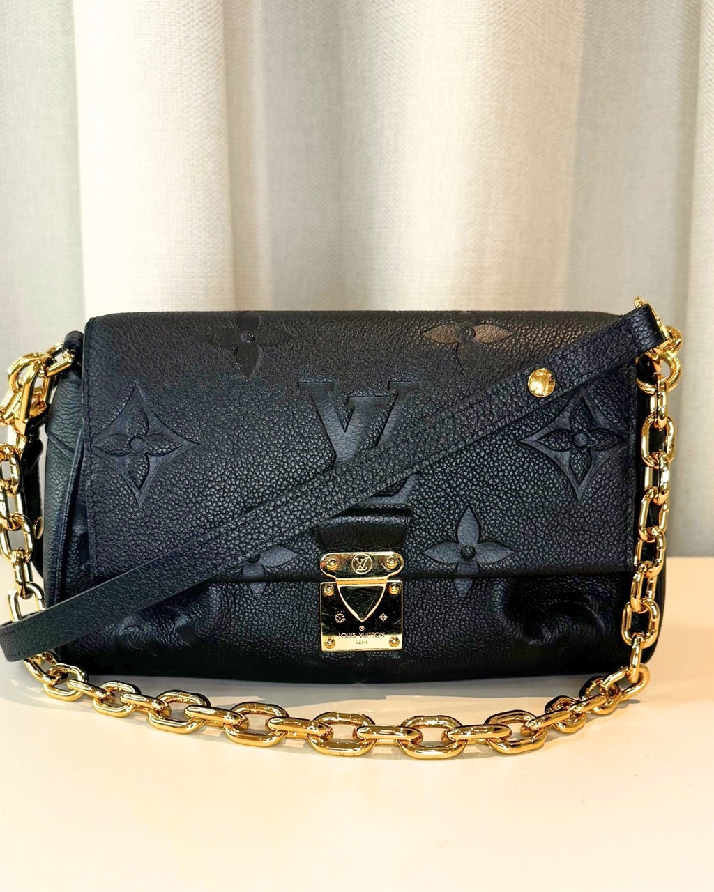Louis Vuitton Favorite Schwarz