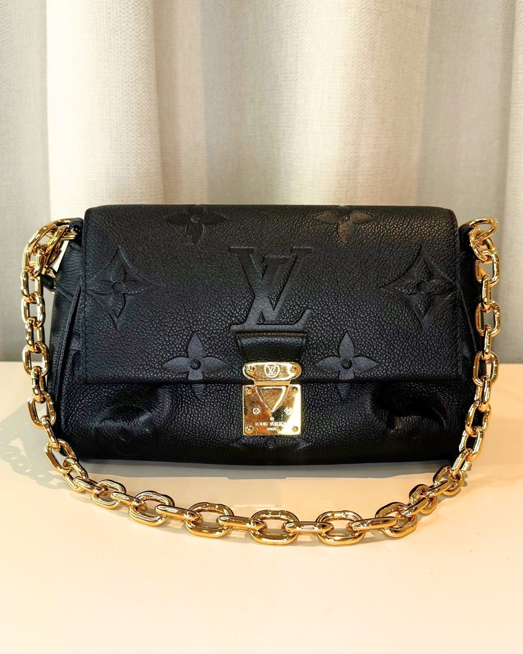 Louis Vuitton Favorite Schwarz