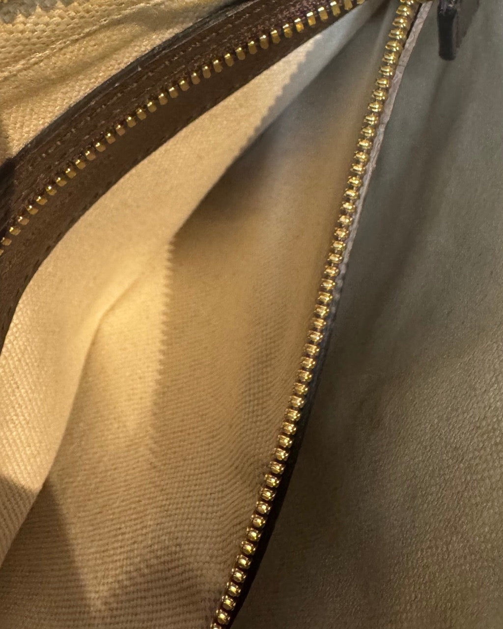 Gucci Jumbo GG Canvas Messenger Bag