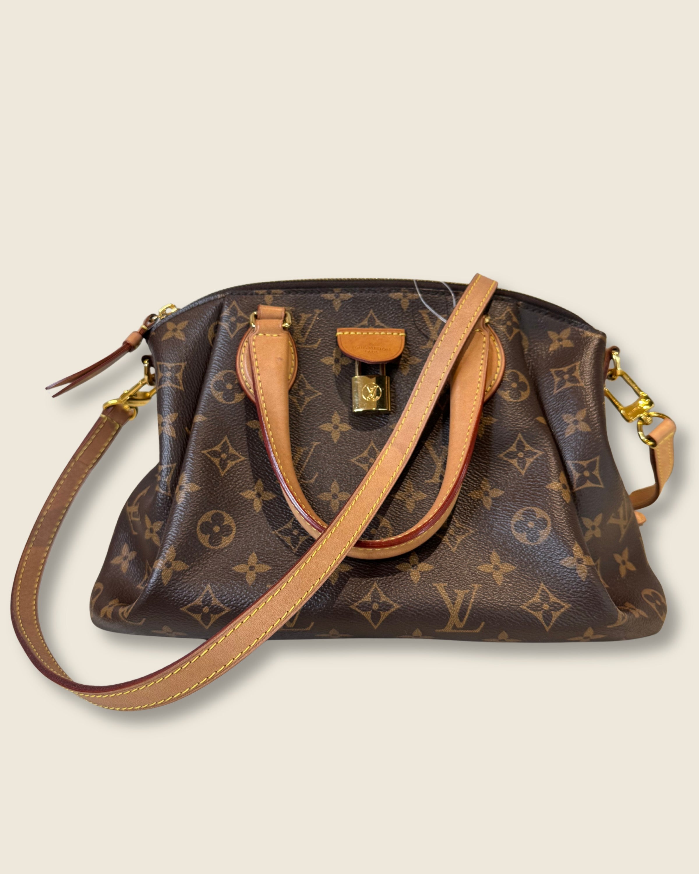 Louis Vuitton Rivoli Monogram Bag voorkant