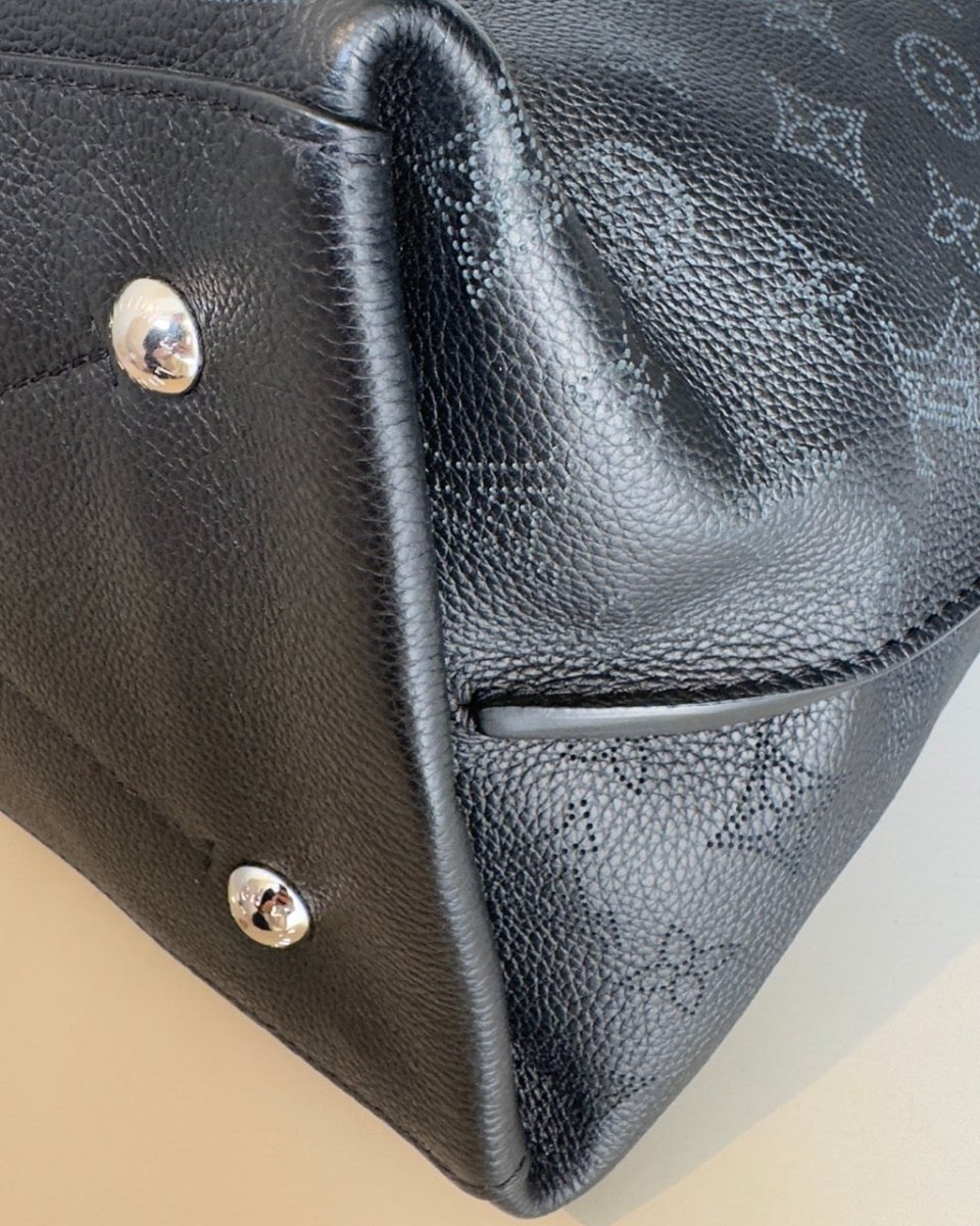 Louis Vuitton - Carmel Hobo Bag Zwart - Preloved Pieces