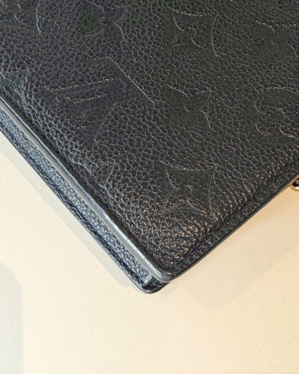 Louis Vuitton Vavin Chain Wallet Zwart