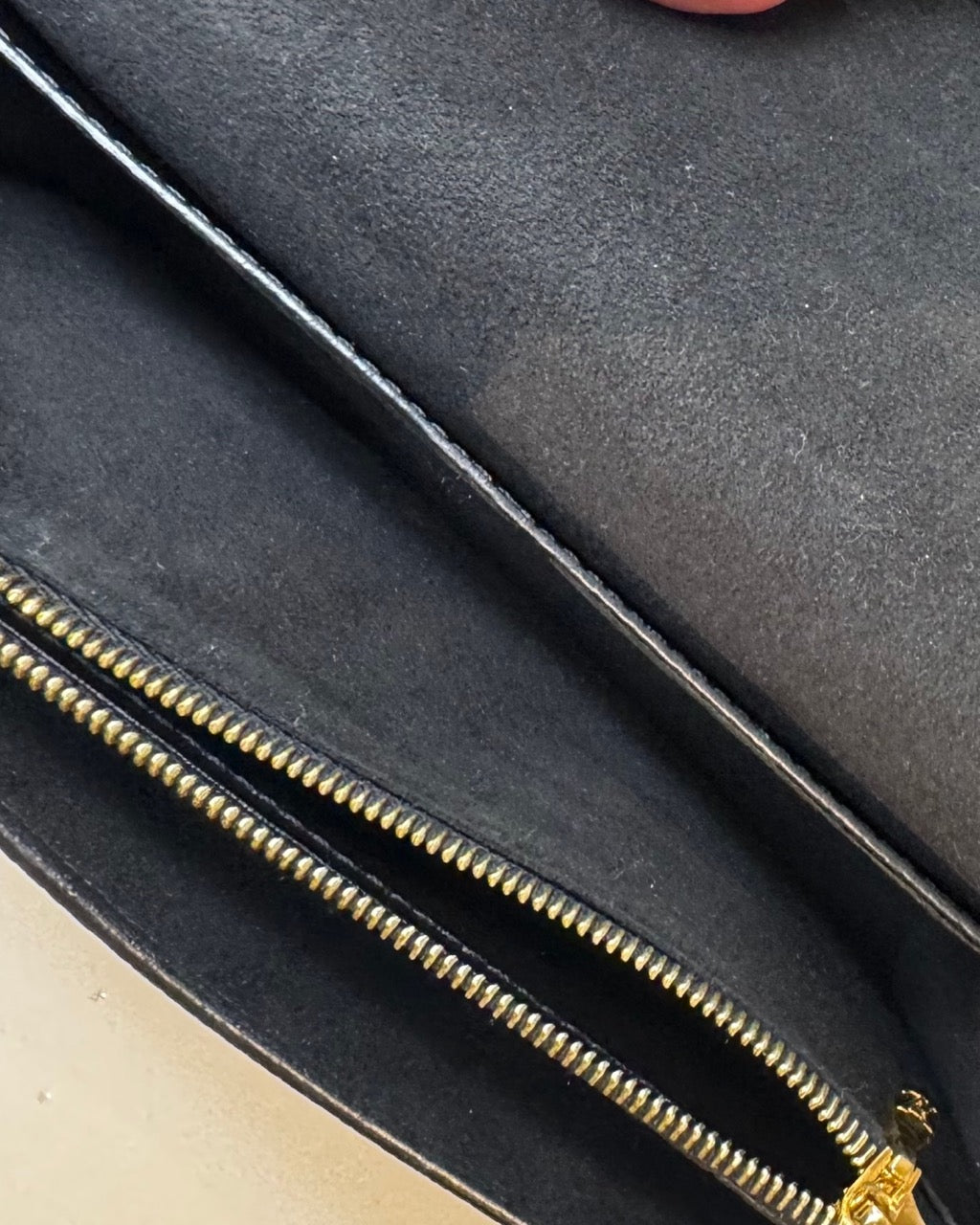 Louis Vuitton Vavin Chain Wallet Zwart