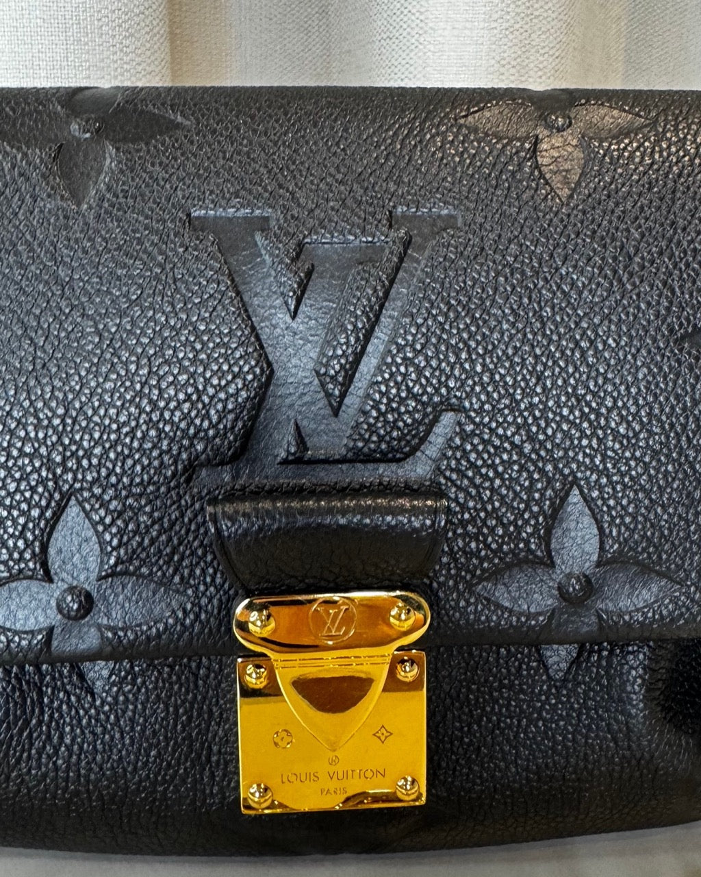 Louis Vuitton Favorite Schwarz