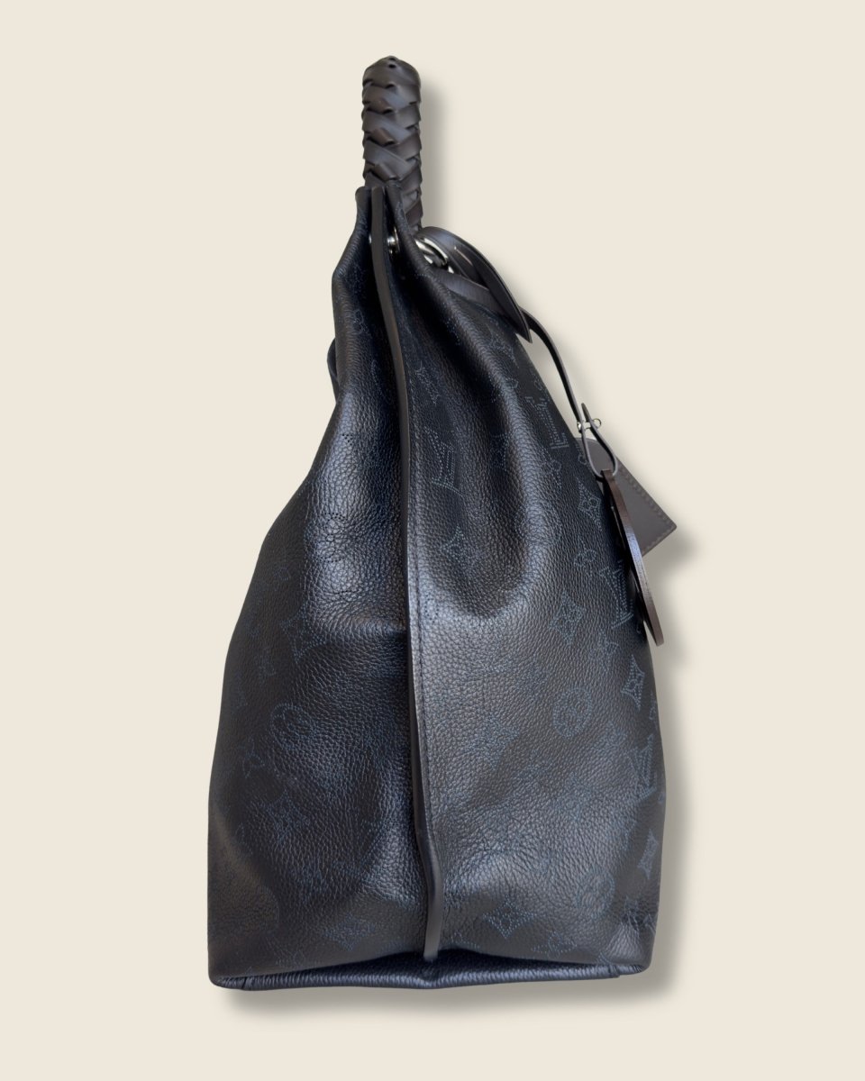 Louis Vuitton - Carmel Hobo Bag Zwart - Preloved Pieces