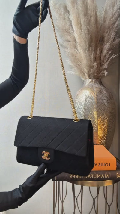 Vintage Chanel Classic Double Flap Bag stof medium met 24k gouden hardware