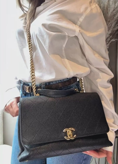 Chanel Chic Affinity Top Handle Flap Bag Medium zwart caviar vintage gouden hardware voorkant