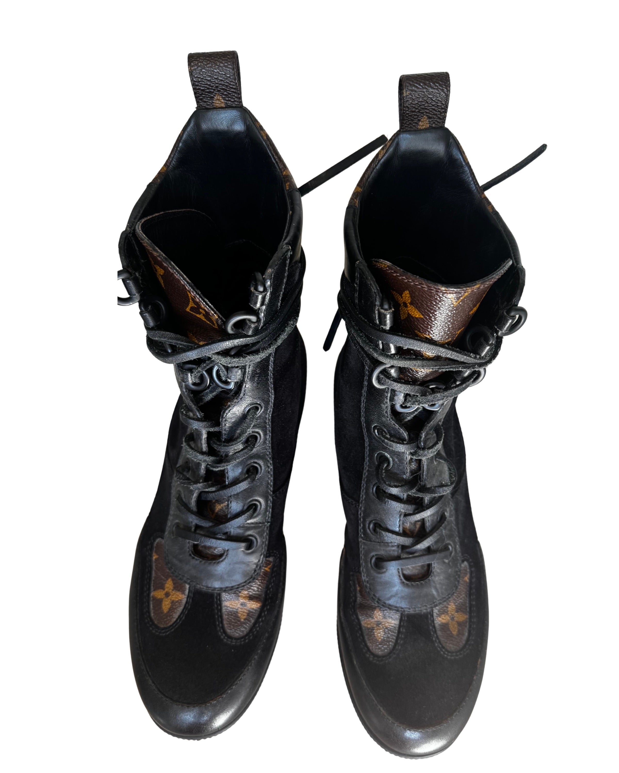 Laureate Desert Boots Monogram Zwart